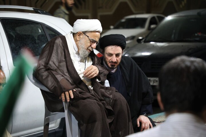 تصاویر/ اقامه نماز استغاثه و سخنرانی آیت الله نجم الدين طبسی در موکب مدارس علمیه یزد