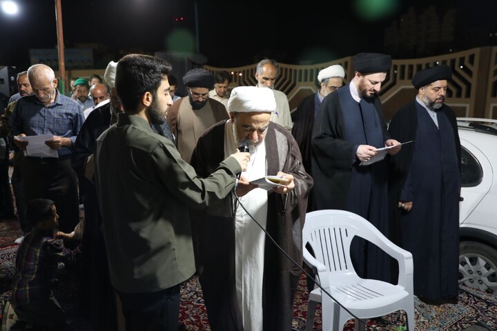تصاویر/ اقامه نماز استغاثه و سخنرانی آیت الله نجم الدين طبسی در موکب مدارس علمیه یزد