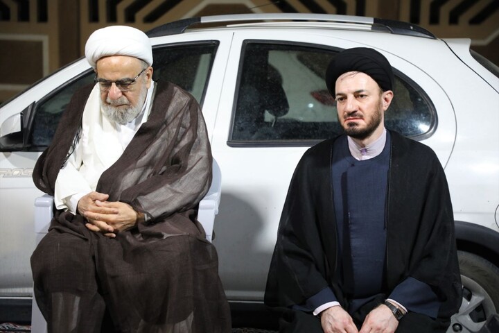 تصاویر/ اقامه نماز استغاثه و سخنرانی آیت الله نجم الدين طبسی در موکب مدارس علمیه یزد