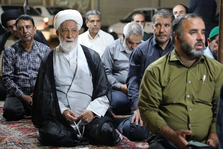 تصاویر/ اقامه نماز استغاثه و سخنرانی آیت الله نجم الدين طبسی در موکب مدارس علمیه یزد