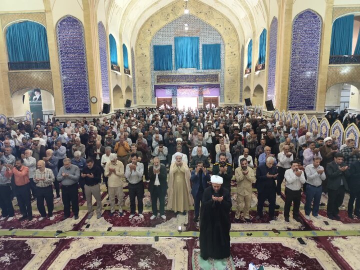 تصاویر/ اقامه نمازجمعه شهر بم