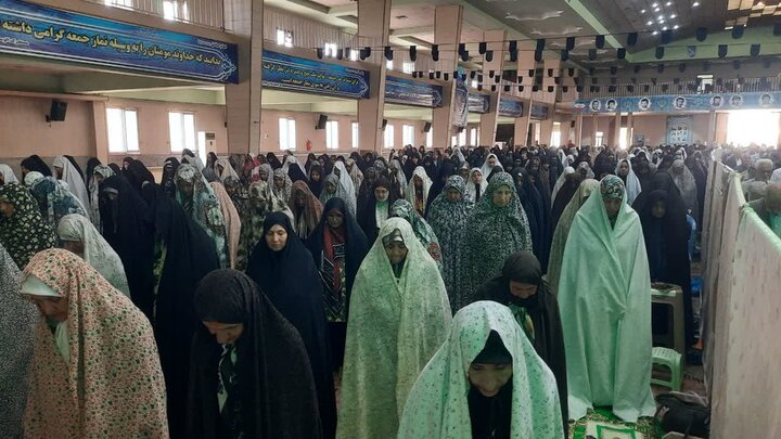 تصاویر/اقامه نماز عبادی سیاسی جمعه در خمین