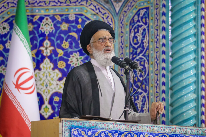 تصاویر/ اقامه نماز جمعه و تشییع پیکر شهید اعظم سراجی نژاد در قم