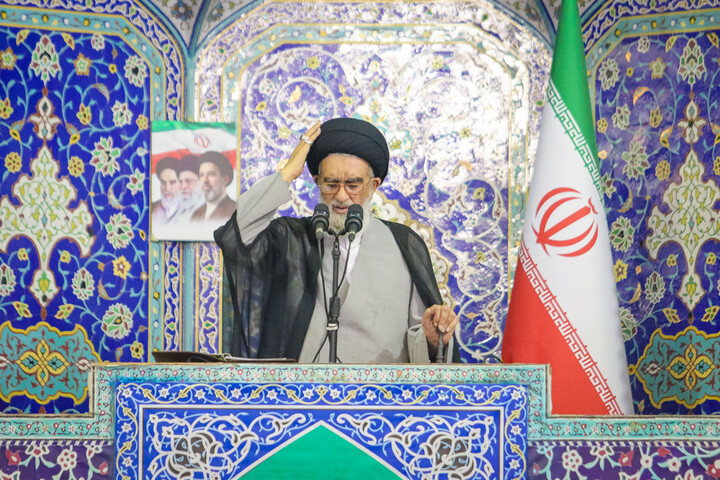 تصاویر/ اقامه نماز جمعه و تشییع پیکر شهید اعظم سراجی نژاد در قم