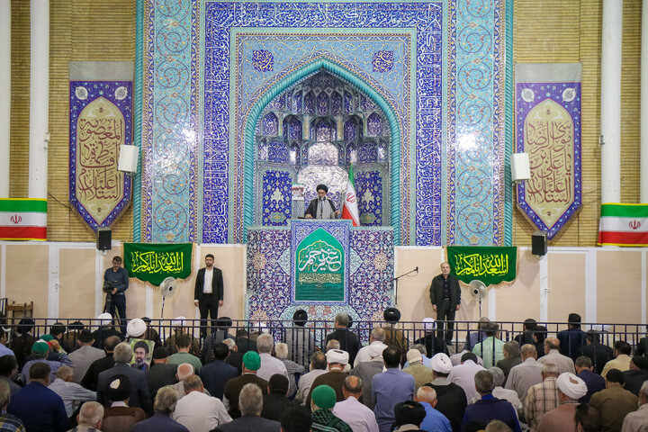 تصاویر/ اقامه نماز جمعه و تشییع پیکر شهید اعظم سراجی نژاد در قم