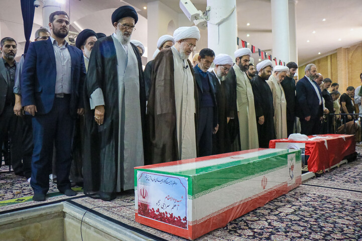 تصاویر/ اقامه نماز جمعه و تشییع پیکر شهید اعظم سراجی نژاد در قم