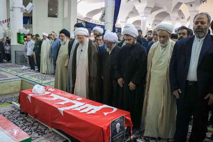 تصاویر/ اقامه نماز جمعه و تشییع پیکر شهید اعظم سراجی نژاد در قم