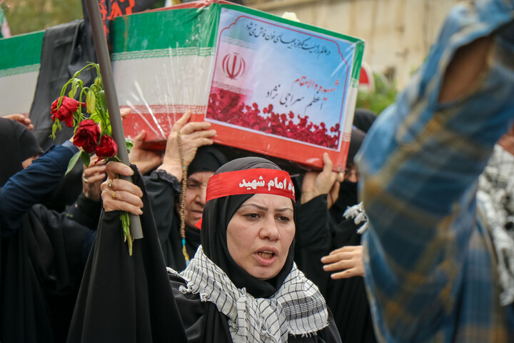 تصاویر/ اقامه نماز جمعه و تشییع پیکر شهید اعظم سراجی نژاد در قم