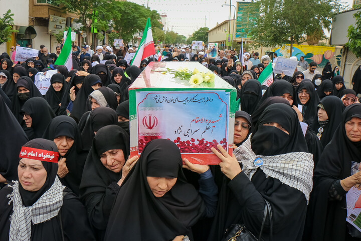 تصاویر/ اقامه نماز جمعه و تشییع پیکر شهید اعظم سراجی نژاد در قم