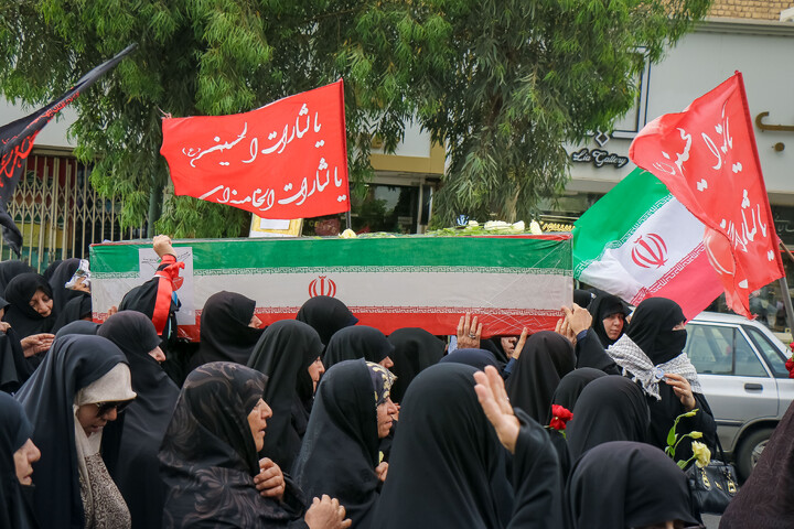 تصاویر/ اقامه نماز جمعه و تشییع پیکر شهید اعظم سراجی نژاد در قم