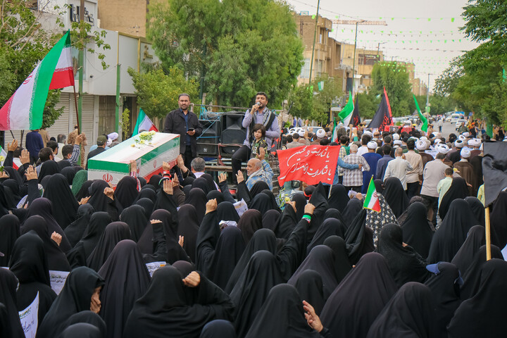 تصاویر/ اقامه نماز جمعه و تشییع پیکر شهید اعظم سراجی نژاد در قم