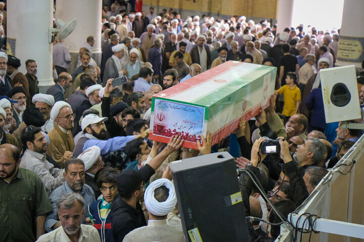 تصاویر/ اقامه نماز جمعه و تشییع پیکر شهید اعظم سراجی نژاد در قم