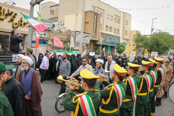 تصاویر/ اقامه نماز جمعه و تشییع پیکر شهید اعظم سراجی نژاد در قم