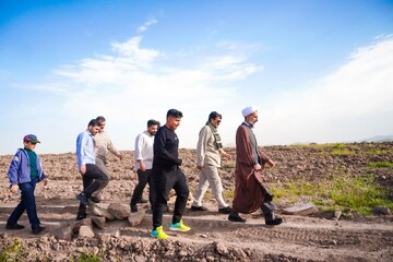 تصاویر /  کوهپیمایی  امام جمعه قزوین با جمعی از جوانان گروه‌ تربیتی مسجد امام صادق علیه الاسلام