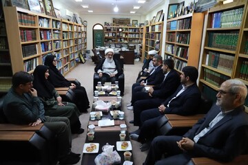 تصاویر/ دیدار دبیرکل نهاد کتابخانه‌های عمومی کشور با امام‌جمعه بوشهر