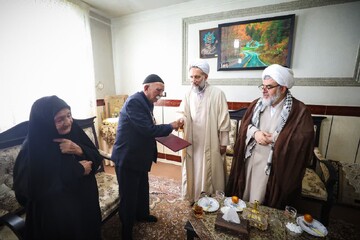 تصاویر / دیدار  امام جمعه قزوین با خانواده شهید عطاءالله محمدی