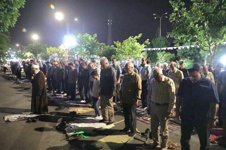 تصاویر / اجتماعات مردمی «شب‌های اقتدار» مردم متدین شهر سمنان در معراج‌ الشهدای میدان سعدی