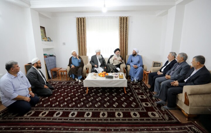 تصاویر/ دیدار عیدانه آیت الله نورمفیدی با علمای اهل سنت شرق گلستان