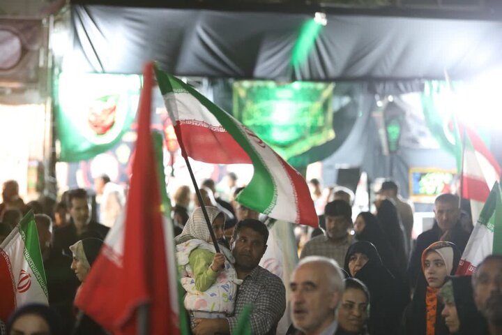 تصاویر/ نودمین  شب از حضور مردم ارومیه در میدان  و اقامه نماز استغاثه به امام زمان (عج)