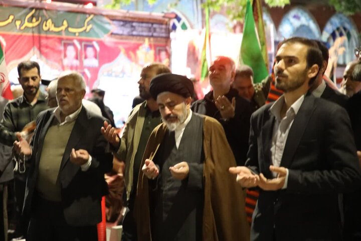 تصاویر/ نودمین  شب از حضور مردم ارومیه در میدان  و اقامه نماز استغاثه به امام زمان (عج)