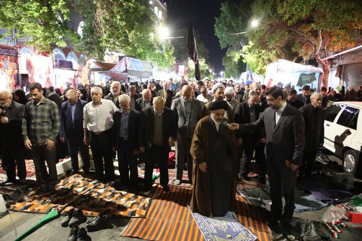 تصاویر/ نودمین  شب از حضور مردم ارومیه در میدان  و اقامه نماز استغاثه به امام زمان (عج)