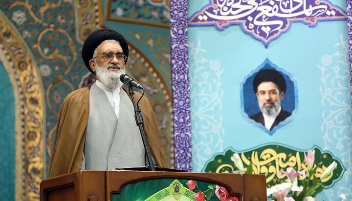 Simulizi ya Imamu wa Swala ya Ijumaa wa Qom Iran, kuhusu usiku wa kuchaguliwa Kiongozi Mkuu wa Mapinduzi/ Kutii na kutekeleza amri za kiongozi ni wajibu wa kisheria
