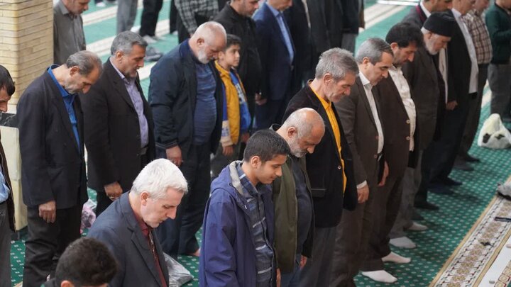 تصاویر/ اقامه نماز استغاثه به امام زمان (عج) در مصلای امام خمینی خوی