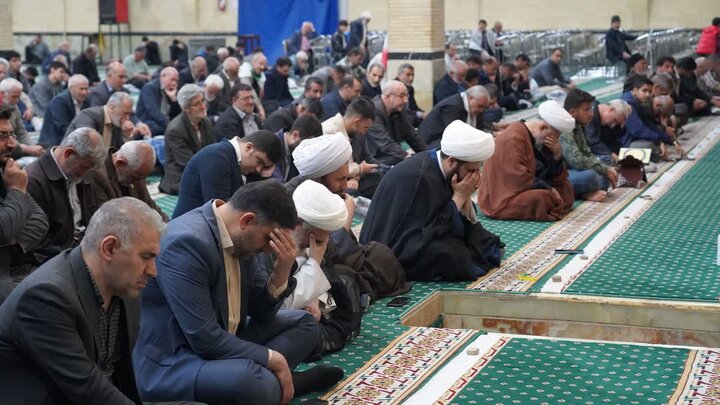 تصاویر/ اقامه نماز استغاثه به امام زمان (عج) در مصلای امام خمینی خوی