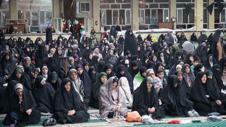تصاویر/ اقامه نماز استغاثه به امام زمان (عج) در مصلای امام خمینی خوی