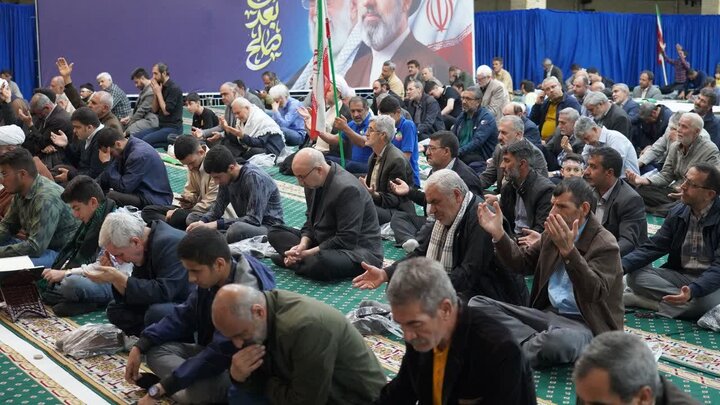 تصاویر/ اقامه نماز استغاثه به امام زمان (عج) در مصلای امام خمینی خوی