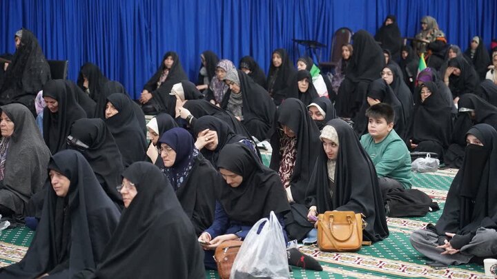 تصاویر/ اقامه نماز استغاثه به امام زمان (عج) در مصلای امام خمینی خوی