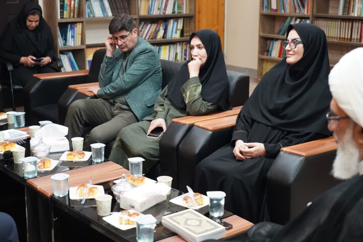 تصاویر/ دیدار دبیرکل نهاد کتابخانه‌های عمومی کشور با امام‌جمعه بوشهر