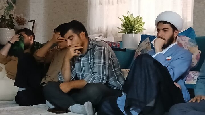 تصاویر / دیدار مدیر ،اساتید وطلاب مدرسه علمیه شیخ الاسلام قزوین با مادر هشت شهید دفاع مقدس سوم