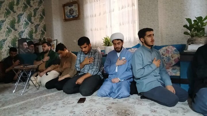 تصاویر / دیدار مدیر ،اساتید وطلاب مدرسه علمیه شیخ الاسلام قزوین با مادر هشت شهید دفاع مقدس سوم