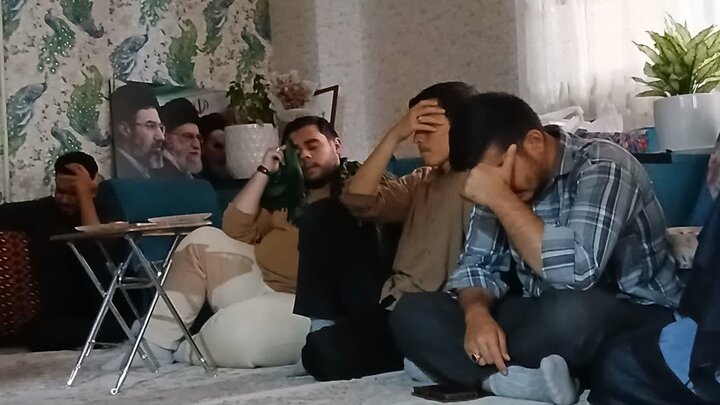 تصاویر / دیدار مدیر ،اساتید وطلاب مدرسه علمیه شیخ الاسلام قزوین با مادر هشت شهید دفاع مقدس سوم