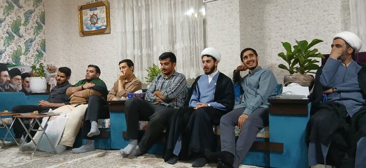 تصاویر / دیدار مدیر ،اساتید وطلاب مدرسه علمیه شیخ الاسلام قزوین با مادر هشت شهید دفاع مقدس سوم