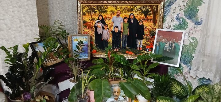 تصاویر / دیدار مدیر ،اساتید وطلاب مدرسه علمیه شیخ الاسلام قزوین با مادر هشت شهید دفاع مقدس سوم
