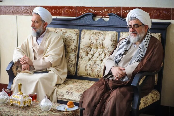 تصاویر / دیدار  امام جمعه قزوین با خانواده شهید عطاءالله محمدی