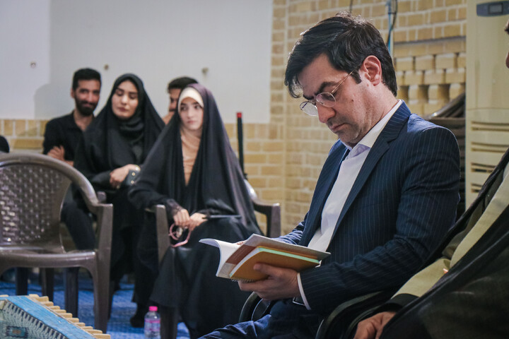 تصاویر/ آئین رونمایی از مجموعه شعر یوسف تر از ماه