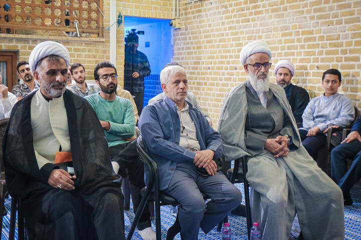 تصاویر/ آئین رونمایی از مجموعه شعر یوسف تر از ماه