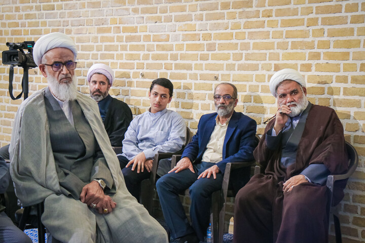 تصاویر/ آئین رونمایی از مجموعه شعر یوسف تر از ماه