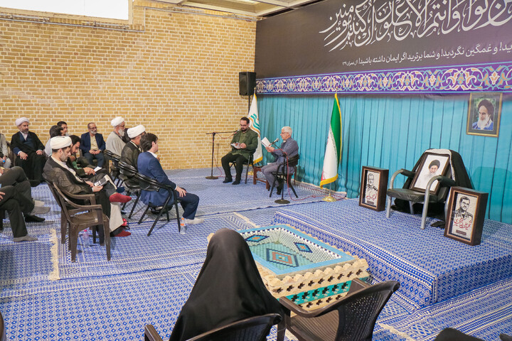 تصاویر/ آئین رونمایی از مجموعه شعر یوسف تر از ماه