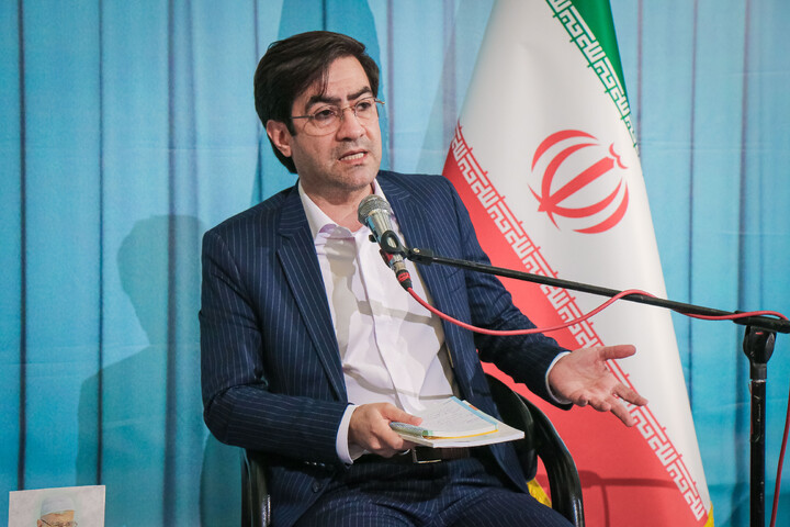 تصاویر/ آئین رونمایی از مجموعه شعر یوسف تر از ماه