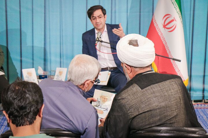 تصاویر/ آئین رونمایی از مجموعه شعر یوسف تر از ماه