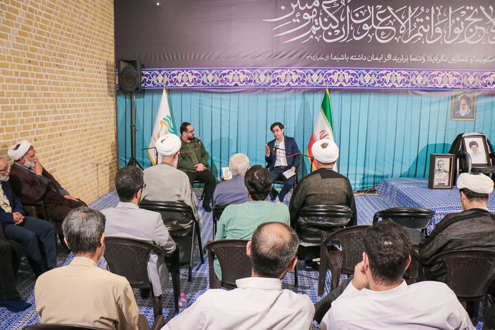 تصاویر/ آئین رونمایی از مجموعه شعر یوسف تر از ماه