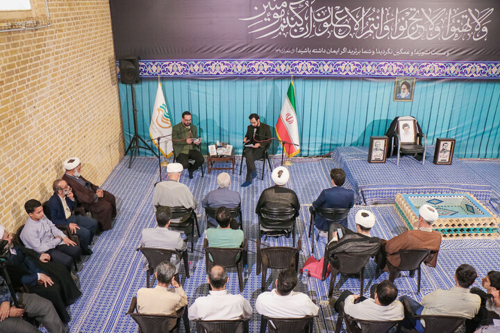 تصاویر/ آئین رونمایی از مجموعه شعر یوسف تر از ماه