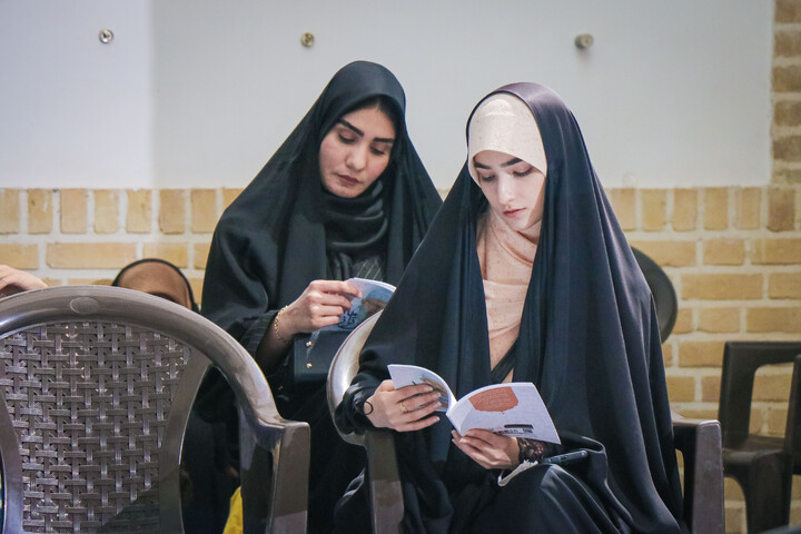 تصاویر/ آئین رونمایی از مجموعه شعر یوسف تر از ماه