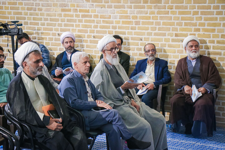 تصاویر/ آئین رونمایی از مجموعه شعر یوسف تر از ماه