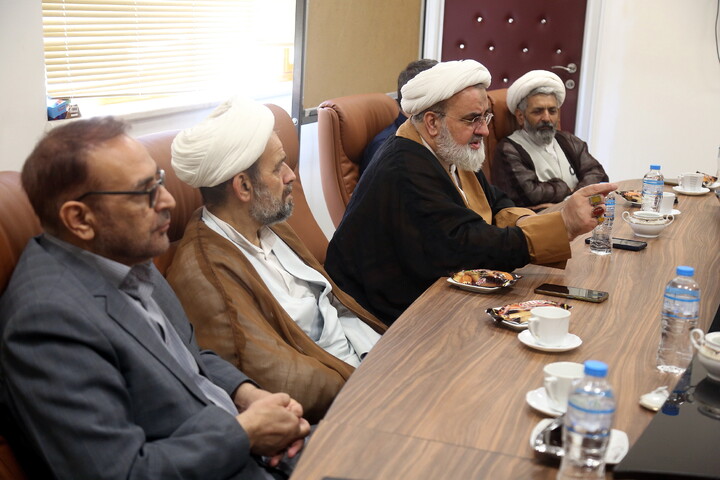 تصاویر/ نشست اعضای دبير خانه کنگره بین‌المللی امناءالرسل با رئیس دانشگاه آزاد اسلامی قم