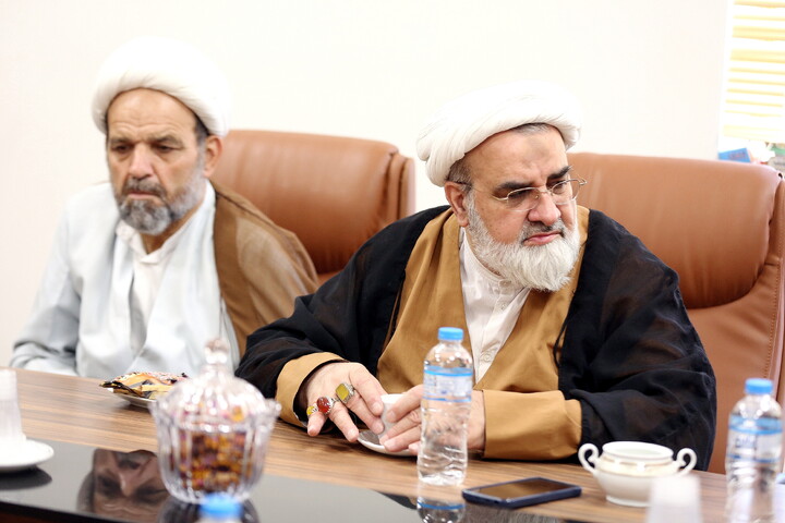 تصاویر/ نشست اعضای دبير خانه کنگره بین‌المللی امناءالرسل با رئیس دانشگاه آزاد اسلامی قم